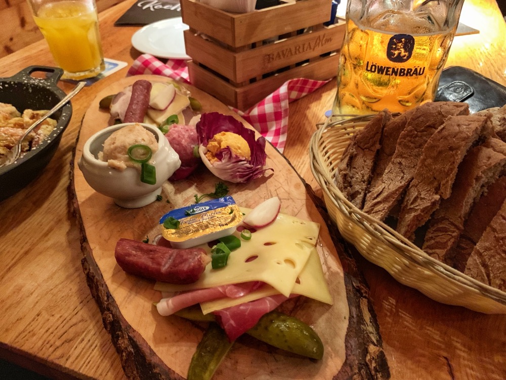 623125C0-DCC8-4959-84FC-0AFF0…
Payout: 0.000 HBDHerliche bayrische Brotzeit / Lovely Bavarian snack
2019-09-01 14:43![